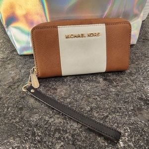 Michael Kors Zip Around Wristlet